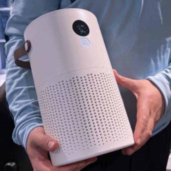 Freshia Air Purifier hold in hand